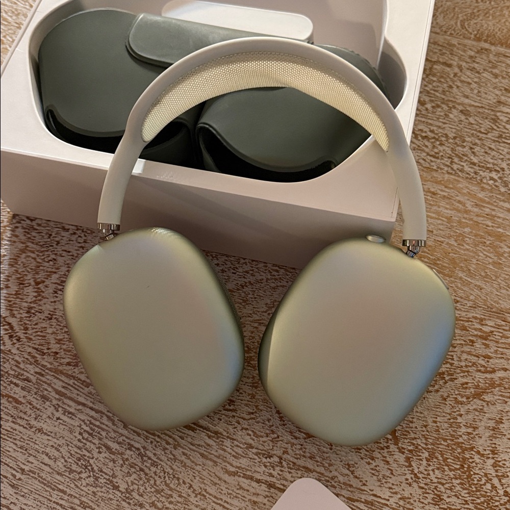 Apple AirPods Max - Picture 7 of 17